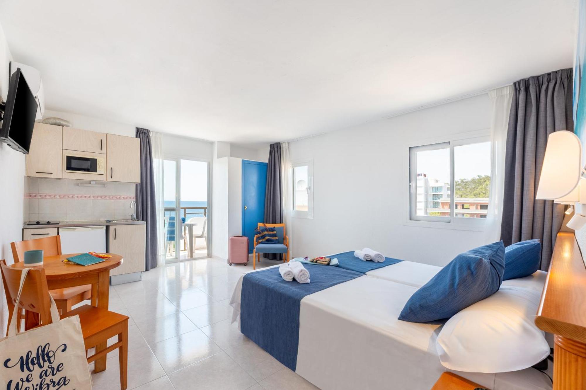 Vibra Calima Apartamentos - Adults Only Сан-Антонио-Абад Экстерьер фото