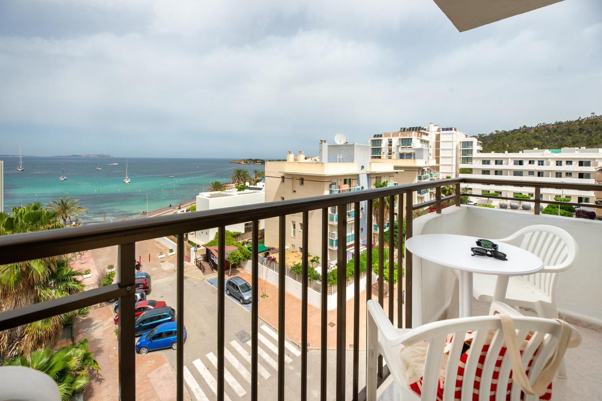 Vibra Calima Apartamentos - Adults Only Сан-Антонио-Абад Экстерьер фото