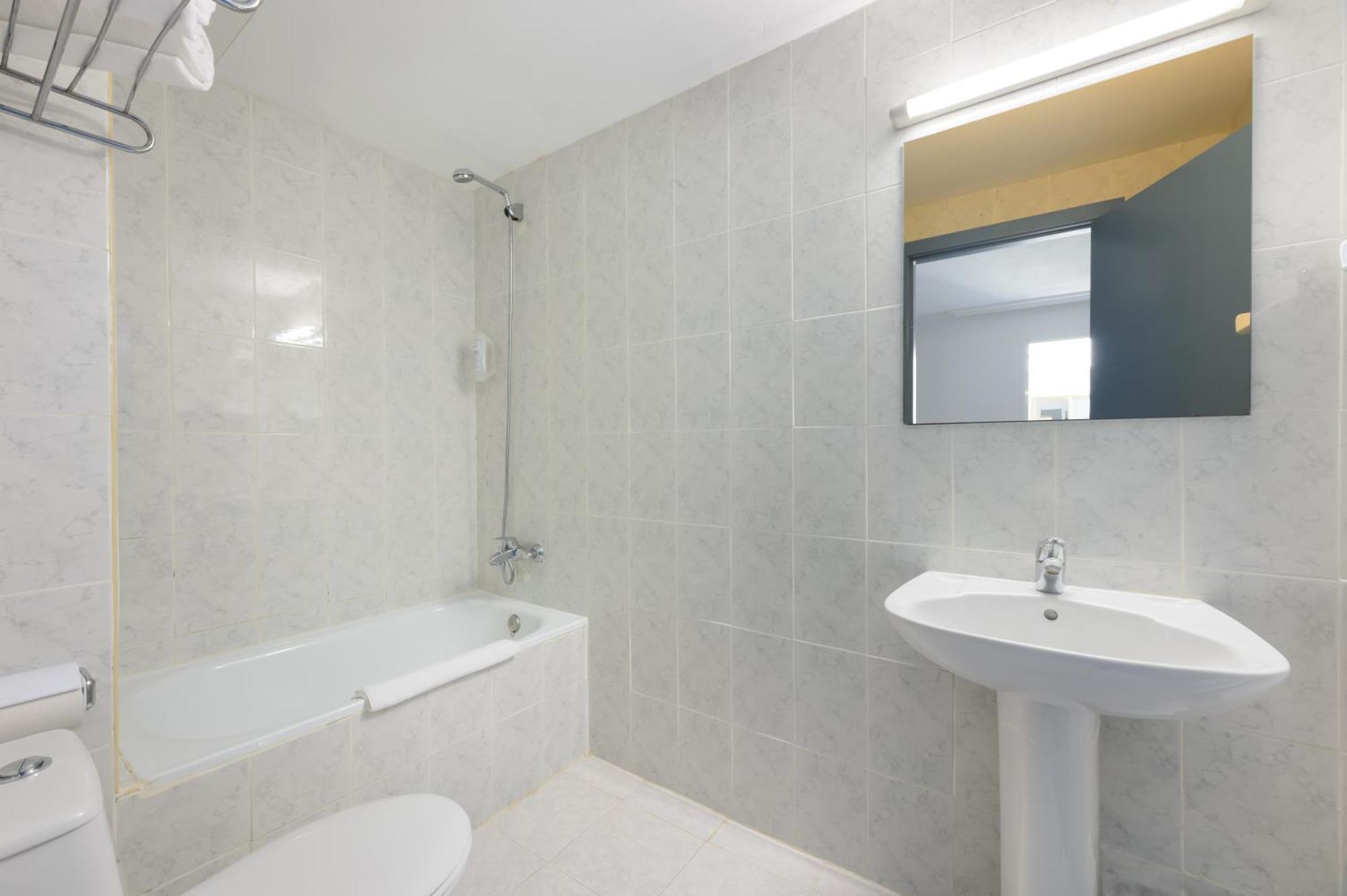 Vibra Calima Apartamentos - Adults Only Сан-Антонио-Абад Экстерьер фото